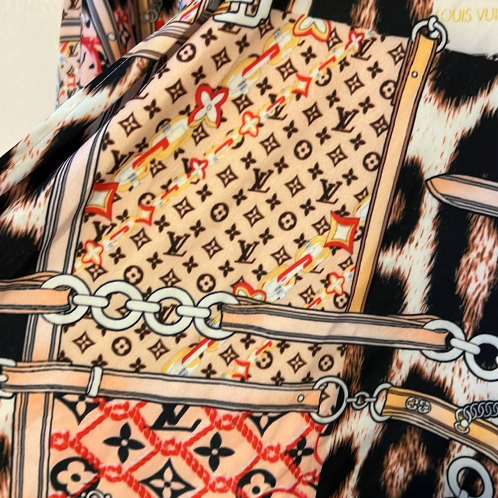 Blouse with leopard print
